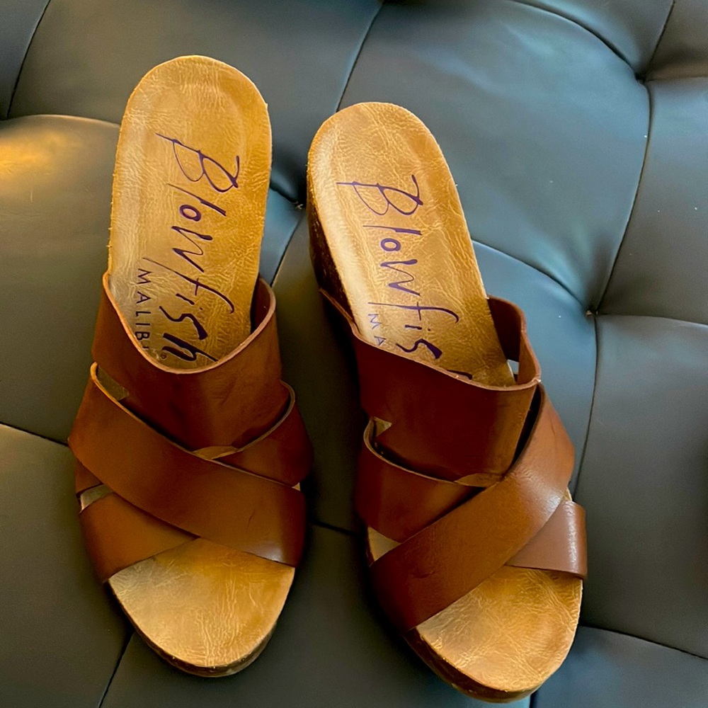 Leather cross strap wedge